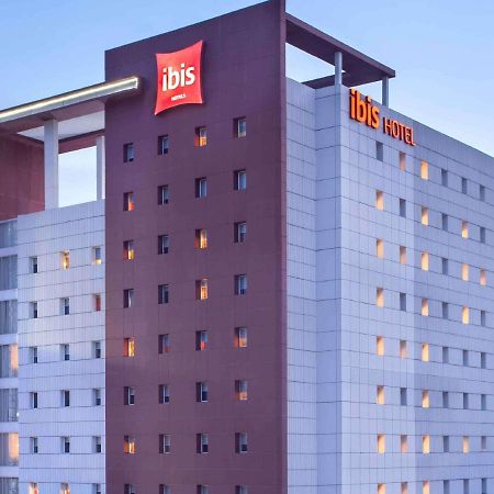 Ibis Surabaya City Center Exteriör bild