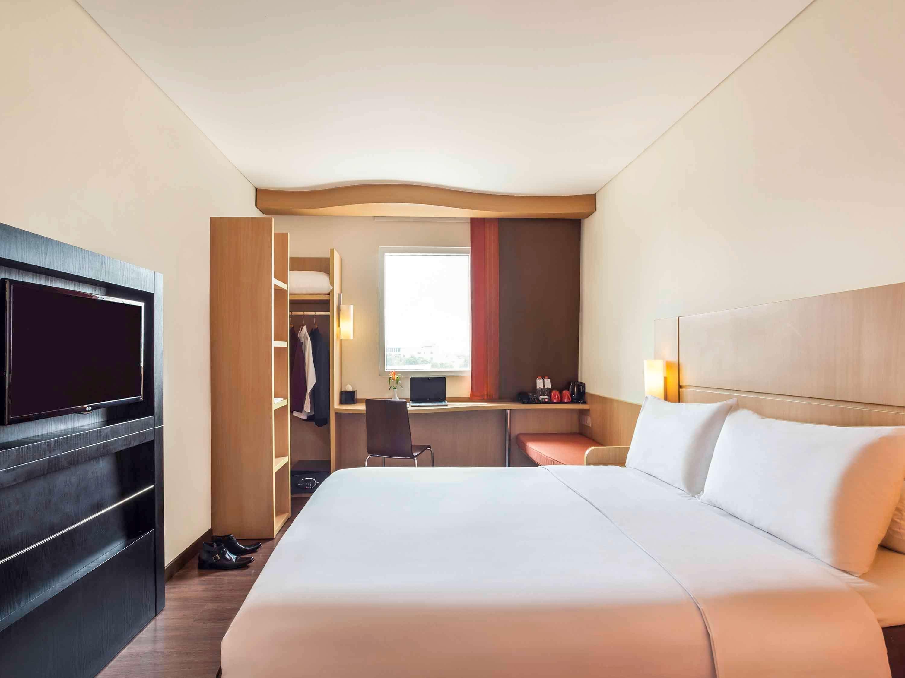 Ibis Surabaya City Center Exteriör bild