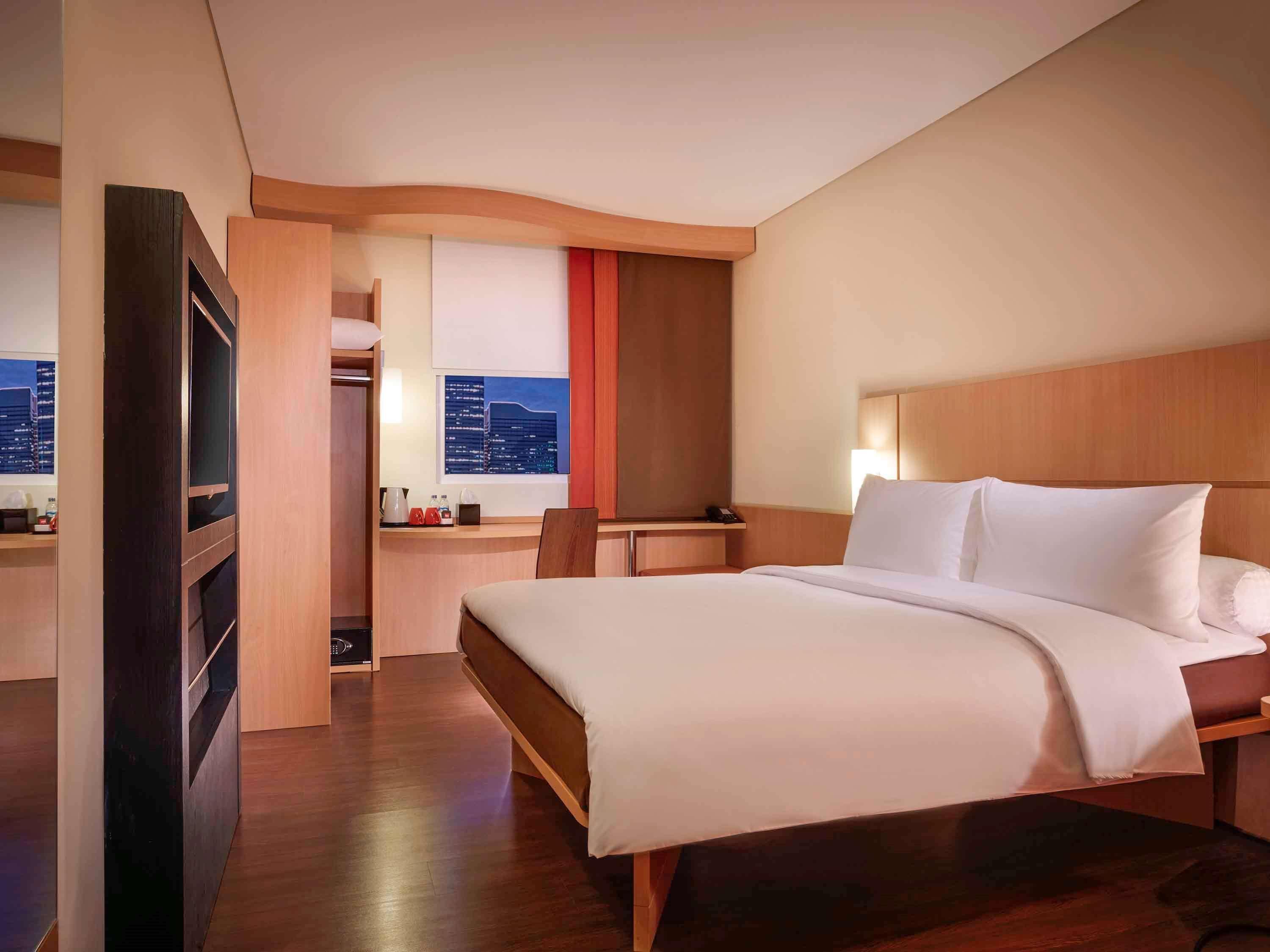 Ibis Surabaya City Center Exteriör bild