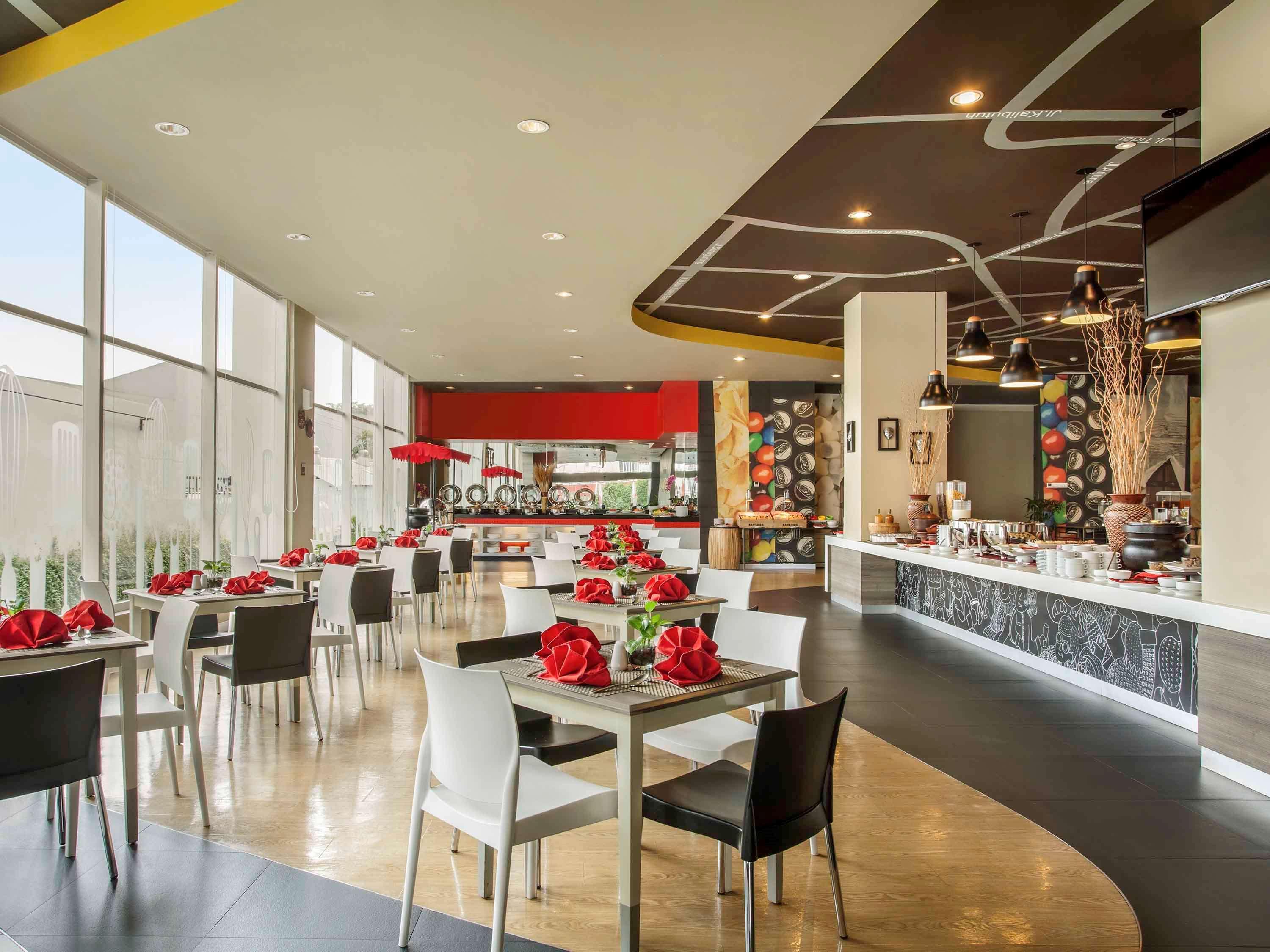 Ibis Surabaya City Center Exteriör bild