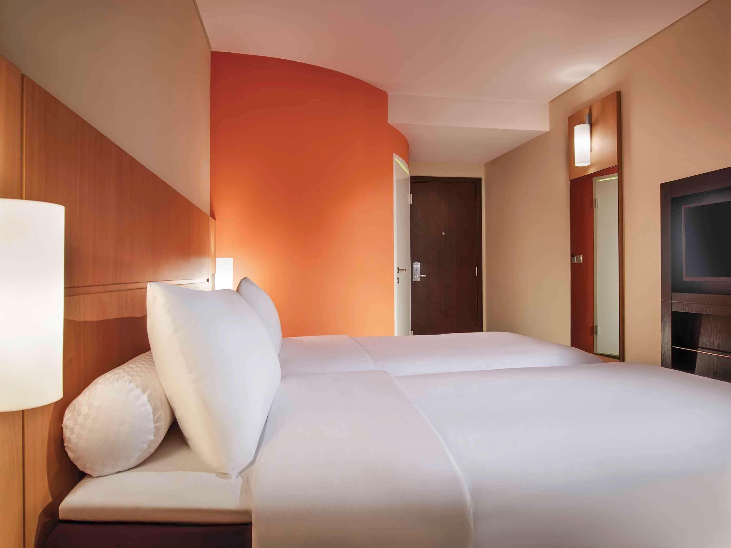 Ibis Surabaya City Center Exteriör bild
