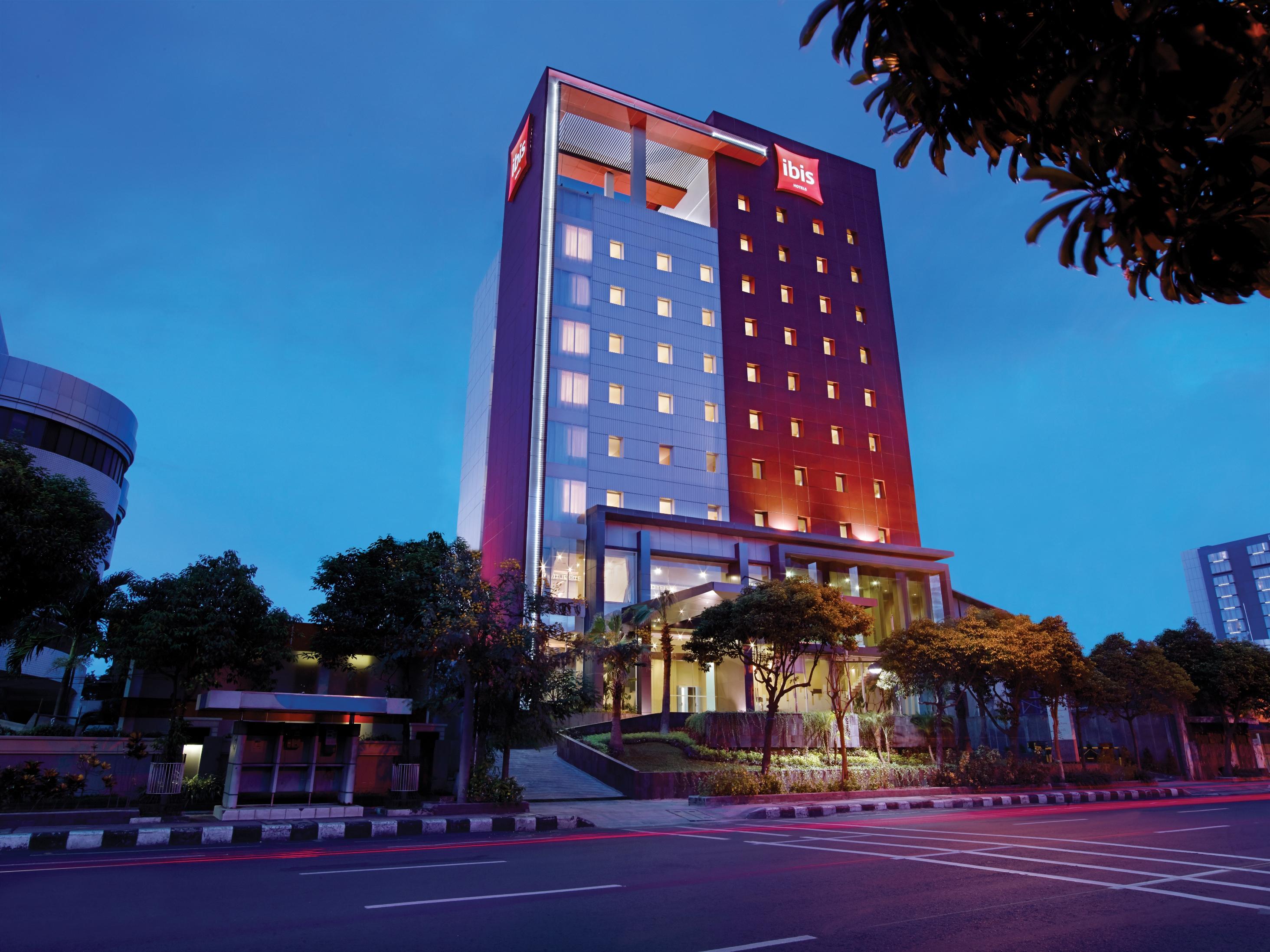 Ibis Surabaya City Center Exteriör bild