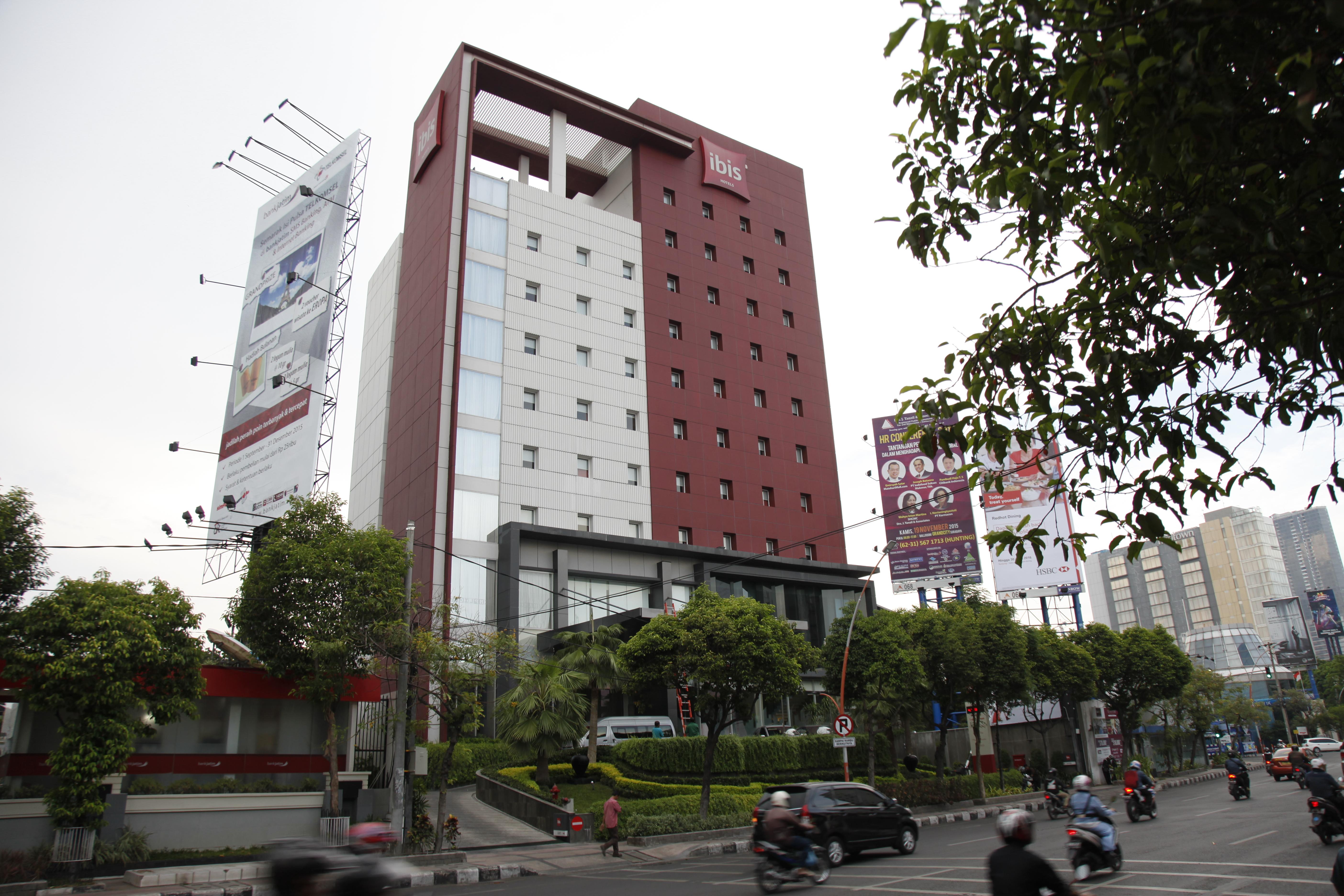 Ibis Surabaya City Center Exteriör bild