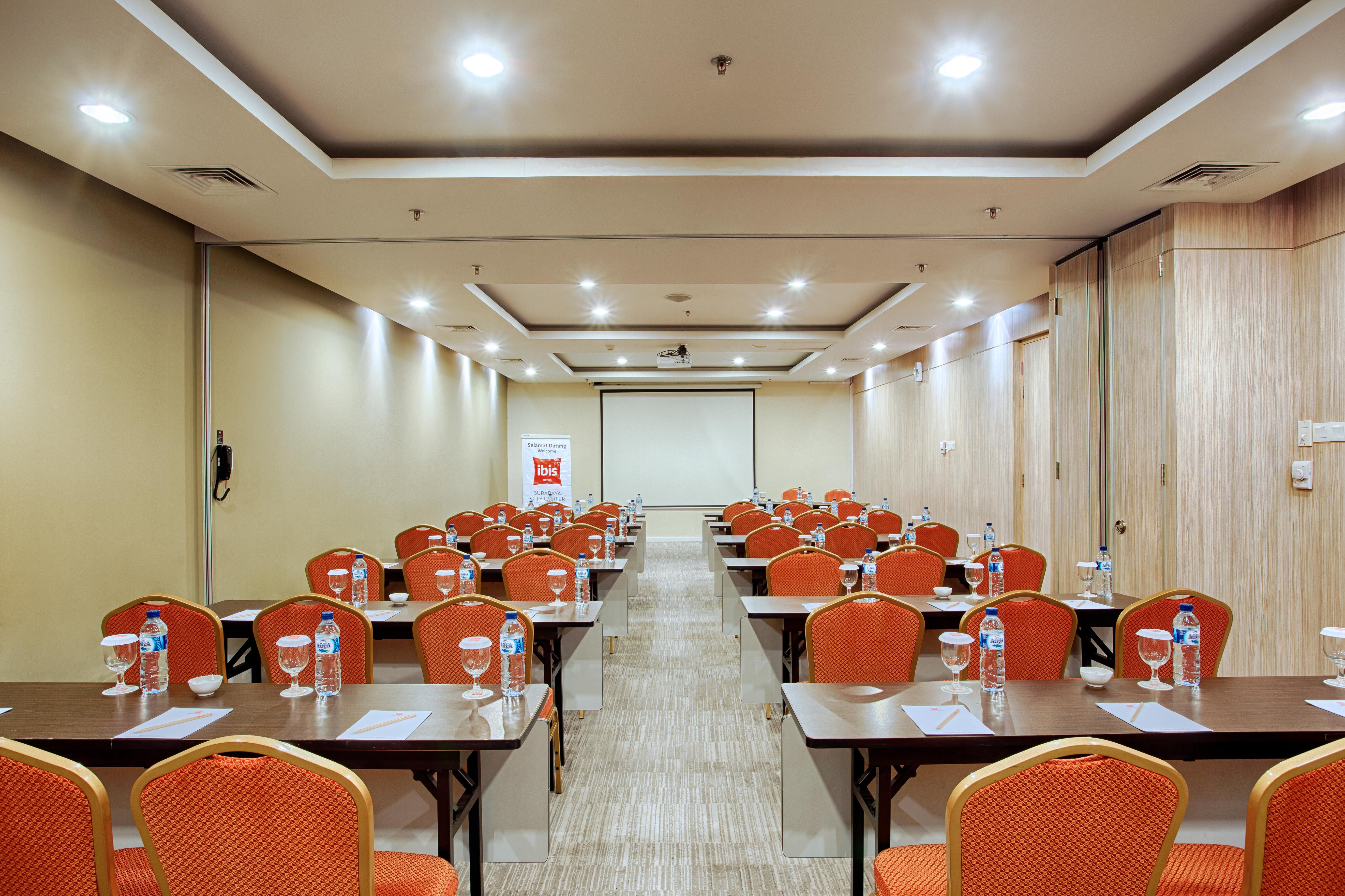 Ibis Surabaya City Center Exteriör bild