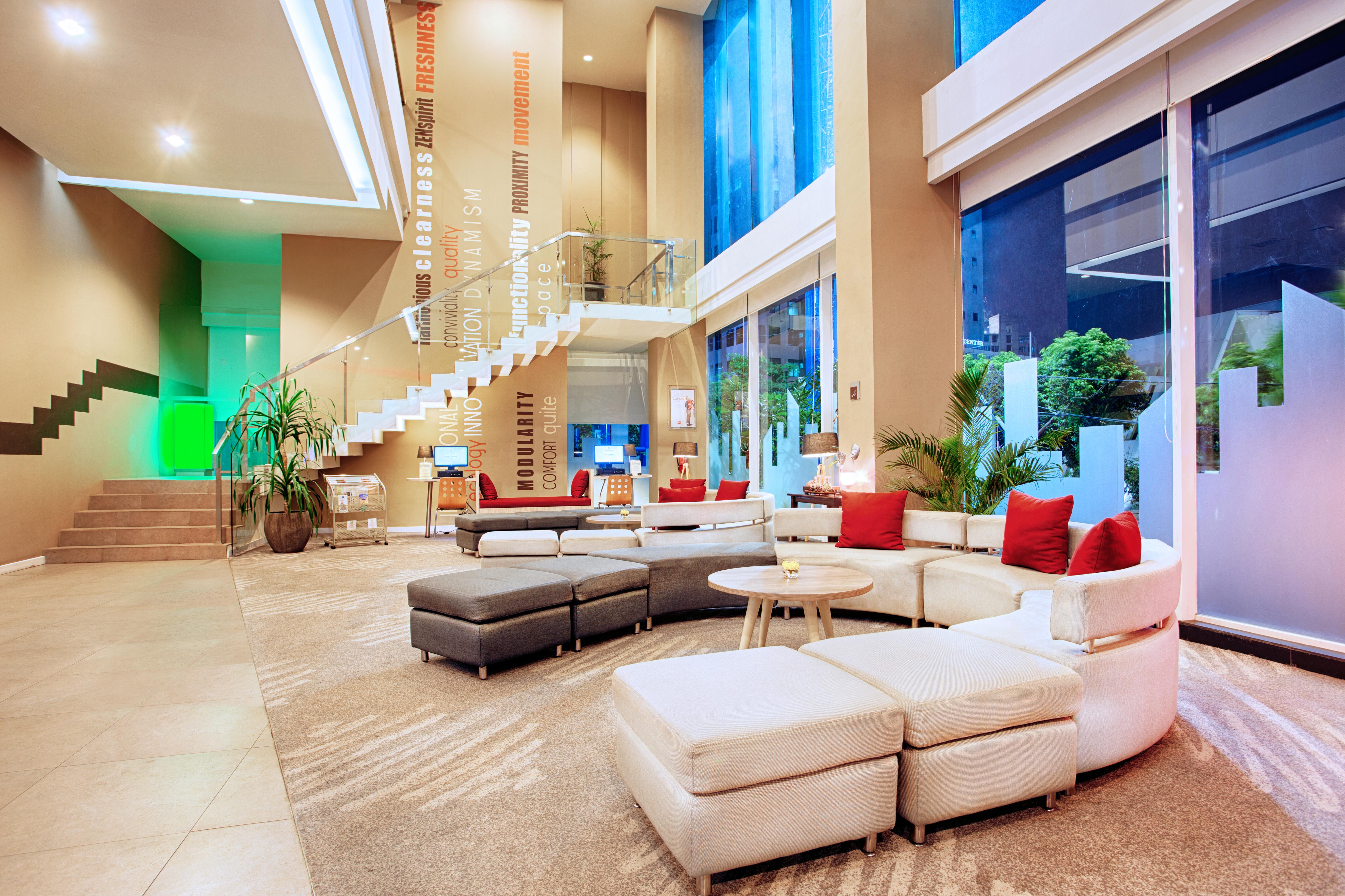 Ibis Surabaya City Center Exteriör bild