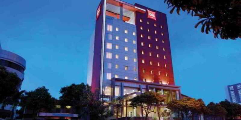 Ibis Surabaya City Center Exteriör bild