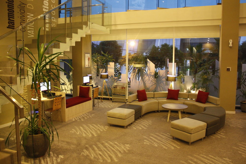 Ibis Surabaya City Center Exteriör bild