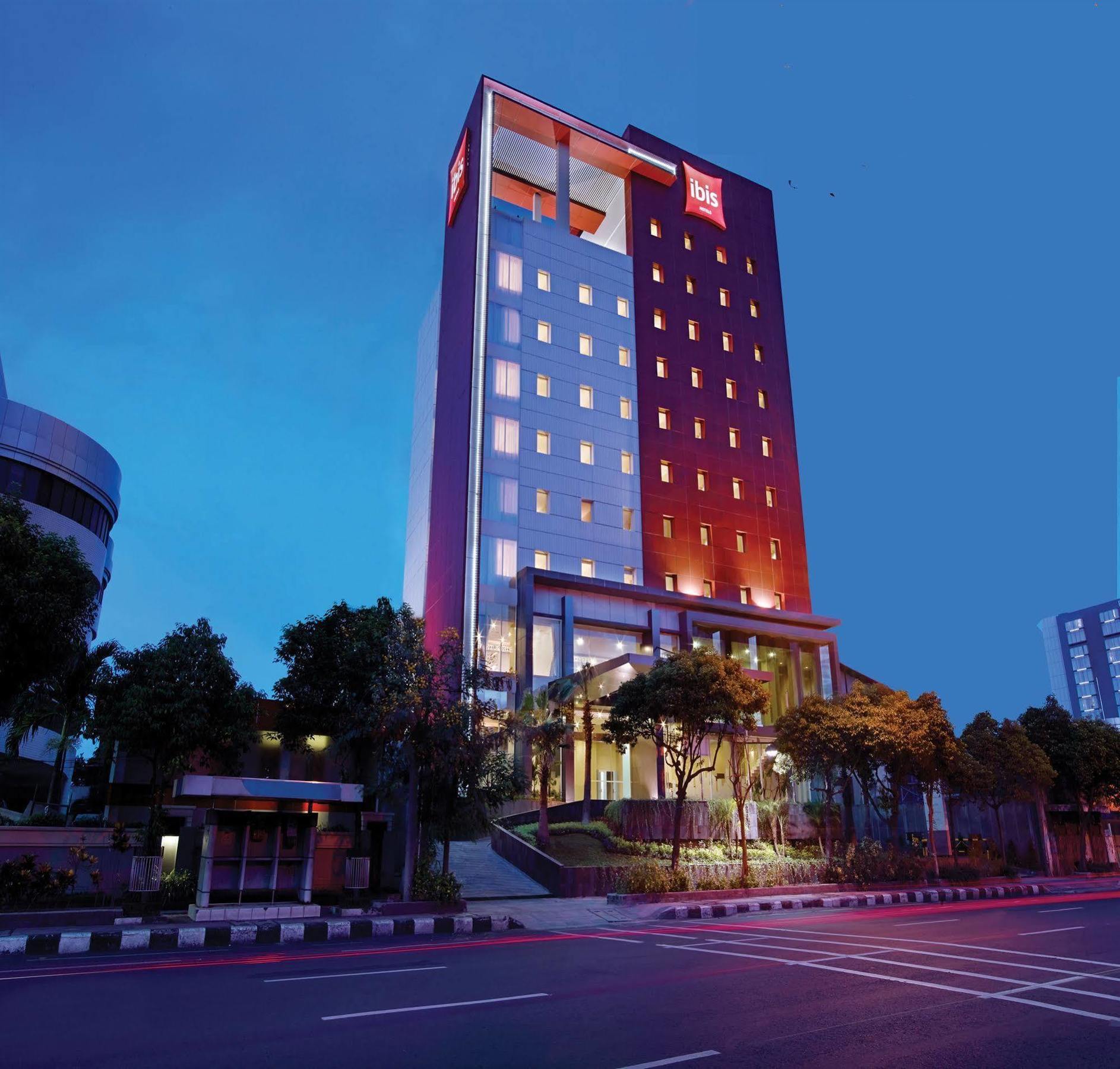 Ibis Surabaya City Center Exteriör bild
