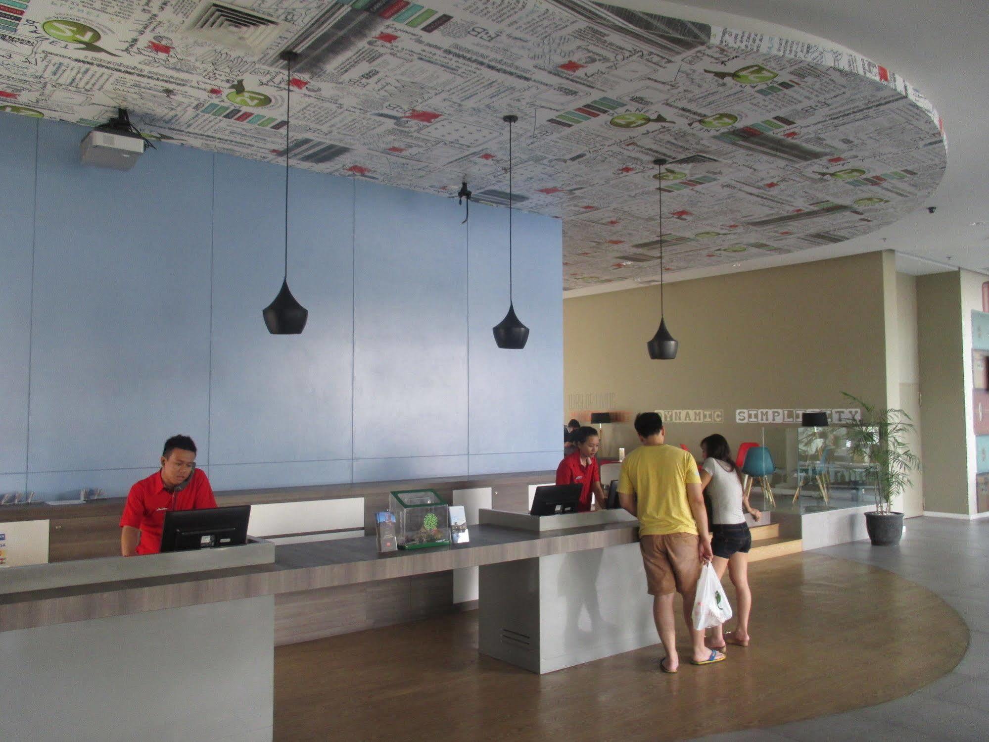 Ibis Surabaya City Center Exteriör bild