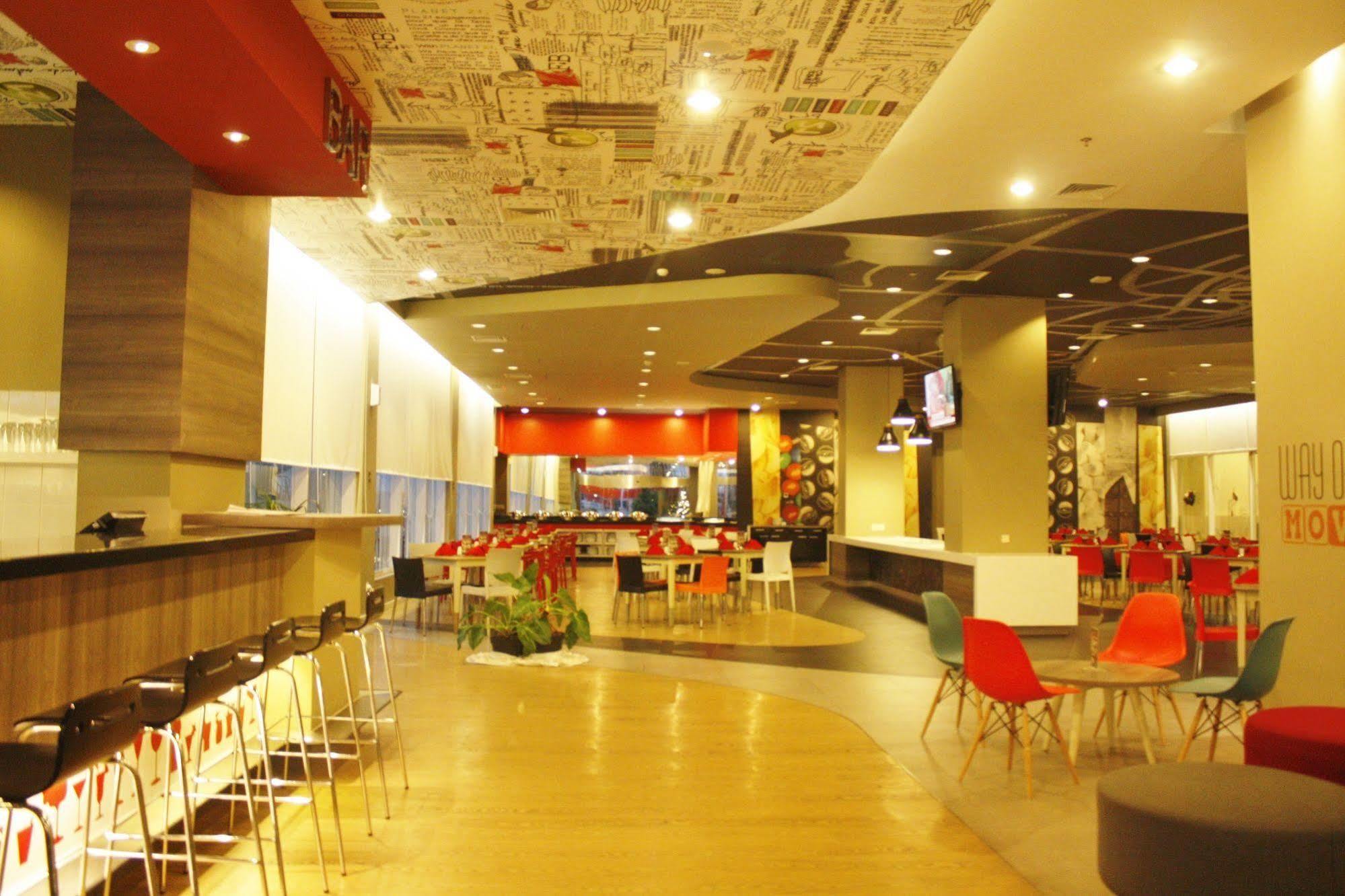 Ibis Surabaya City Center Exteriör bild