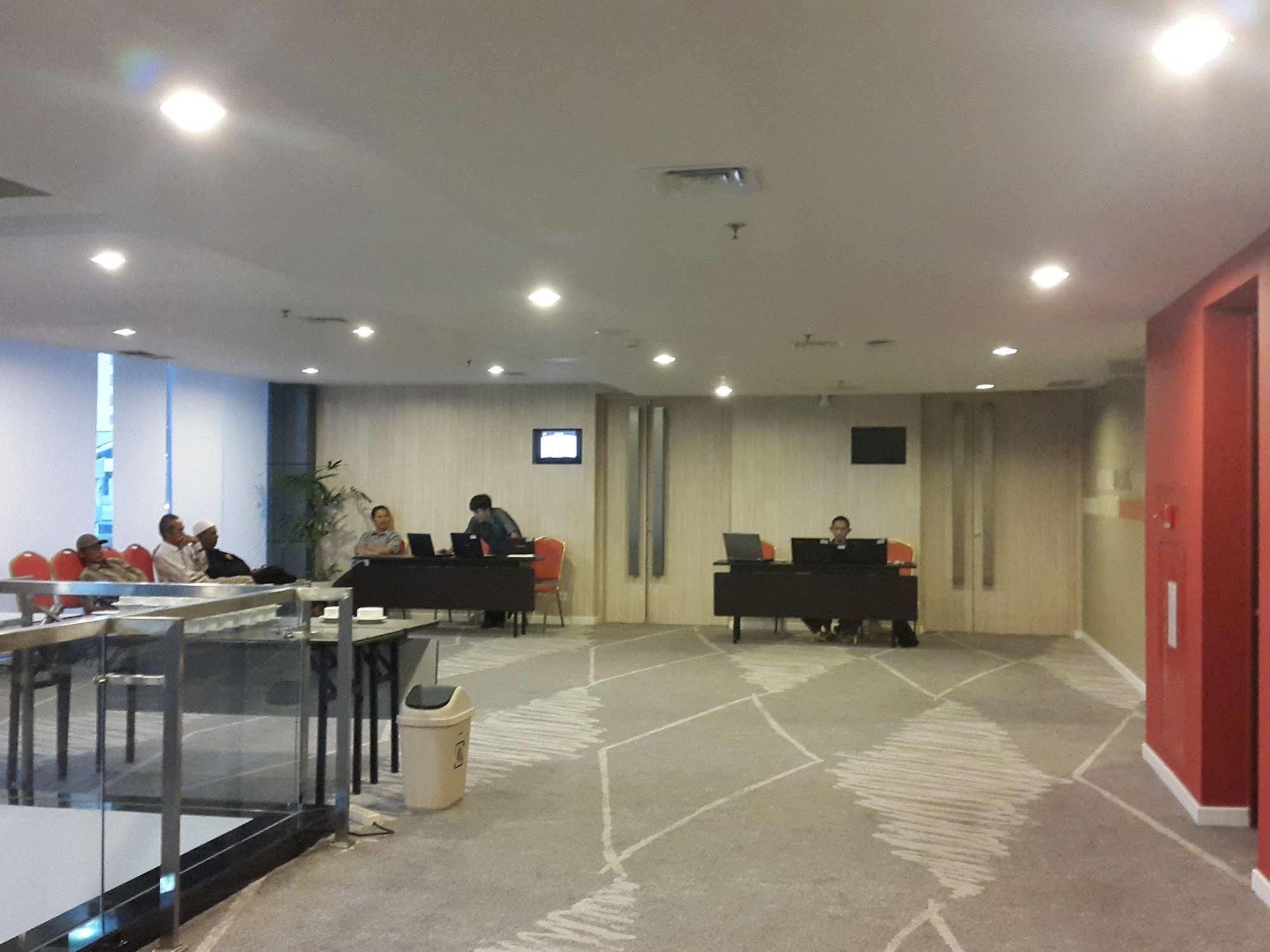 Ibis Surabaya City Center Exteriör bild
