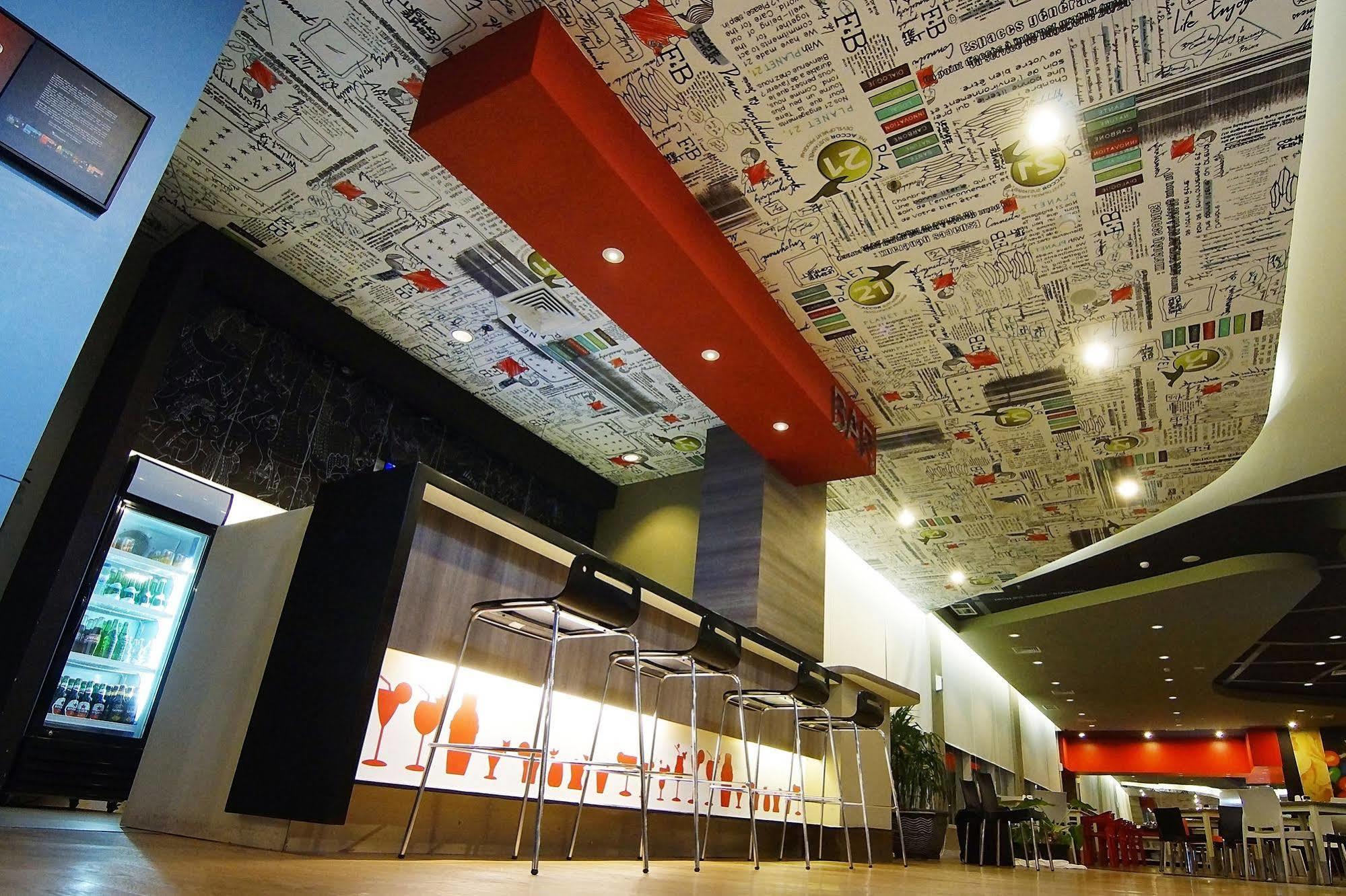 Ibis Surabaya City Center Exteriör bild