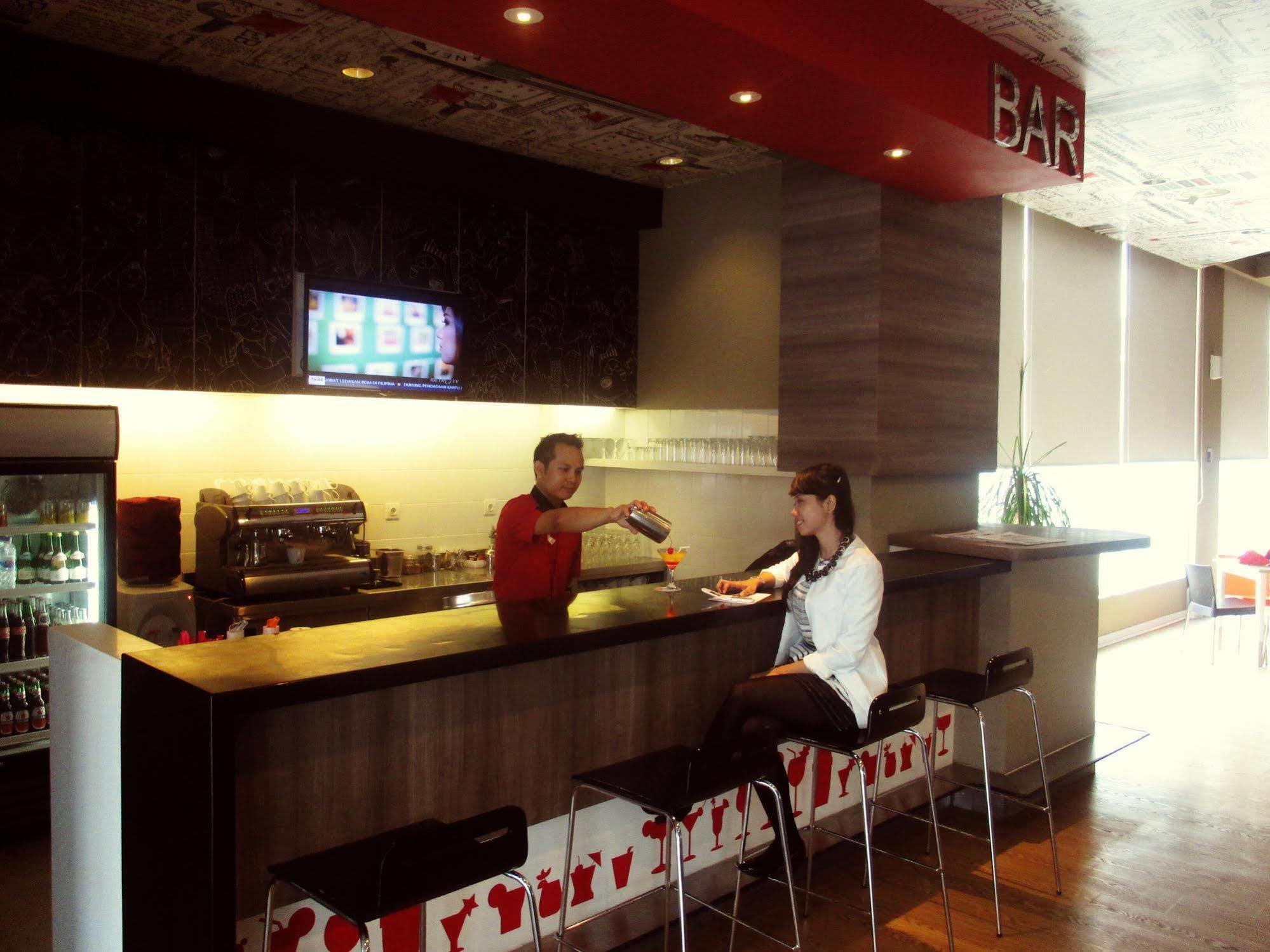 Ibis Surabaya City Center Exteriör bild